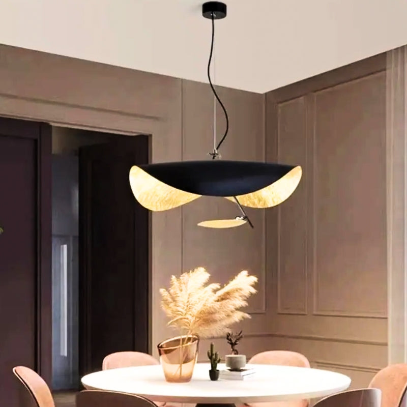 suspension noir et dore